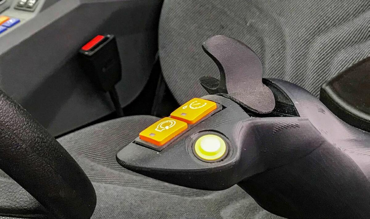 Le Steering Ministick permet de diriger le t&#xE9;lescopique avec le pouce de la main gauche.