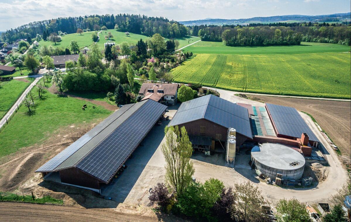 Grâce à une installation photovoltaïque individuelle avec accumulateur, les exploitations peuvent sensiblement augmenter leur auto-approv...