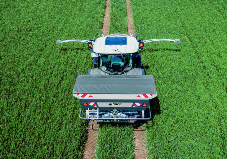 Un contrôle électronique de la distribution et un pesage en continu assurent un épandage précis et homogène. 