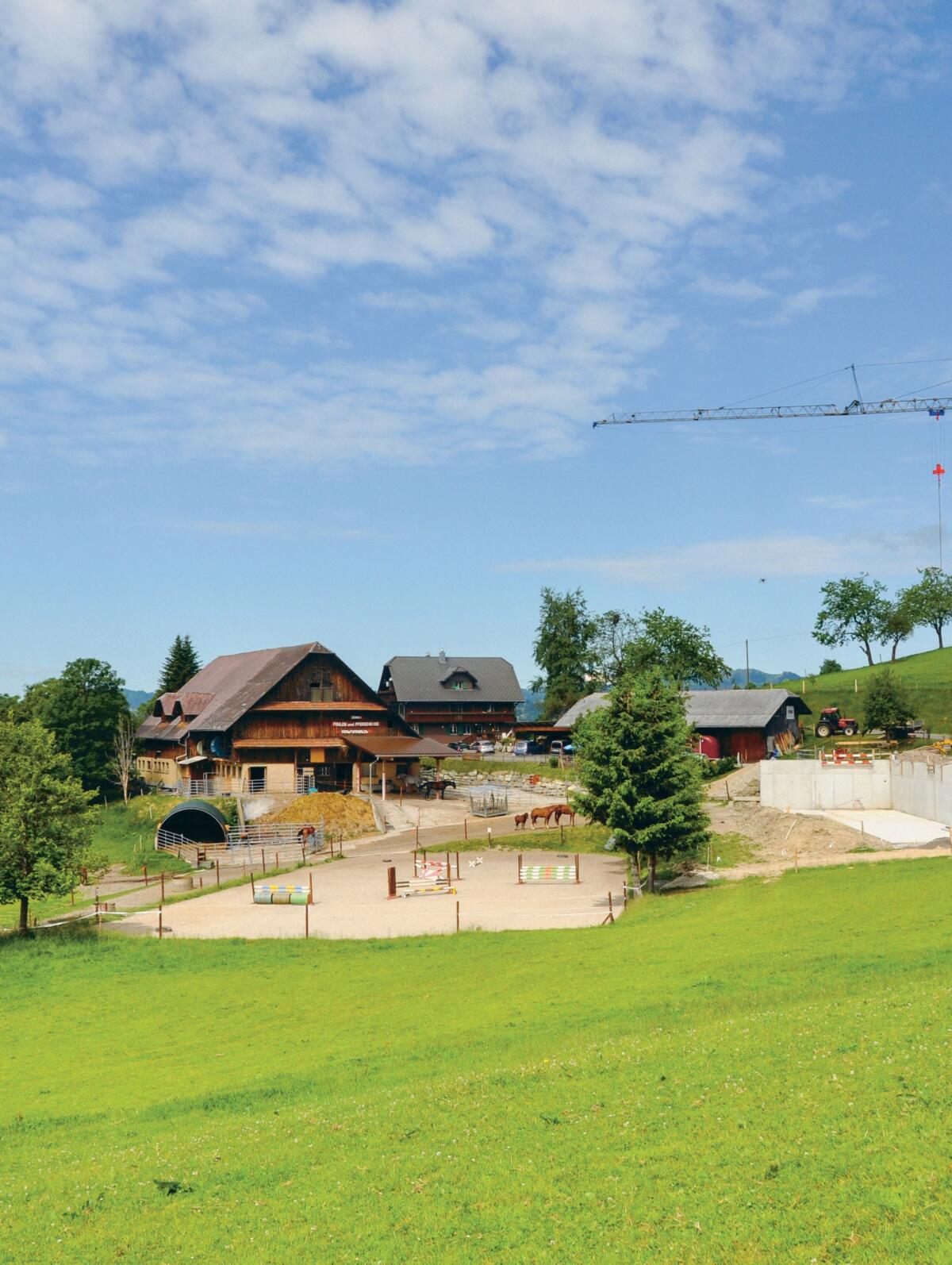 Christian Jenni effectue des travaux sur son exploitation. A l&#x2019;Ecole des chefs d&#x2019;exploitation, il a appris &#xE0; g&#xE9;rer au mieux ses...