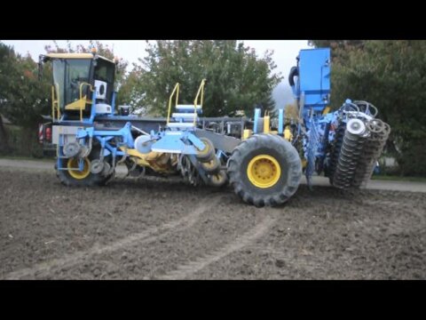 Selbstfahrende Sämaschine «Megadryll 6000»