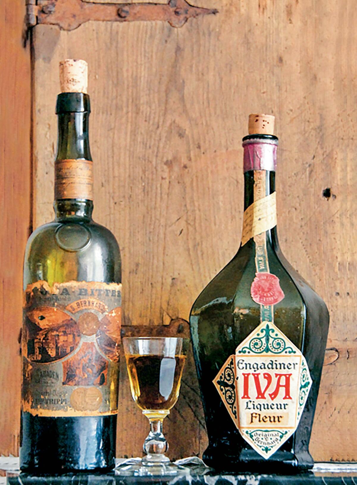 La liqueur aux plantes de Samuel Bernhard se déclinait en Crème d’Iva et en Fleur d’Iva.
