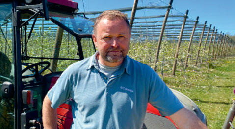 Avec son tracteur, Patrick Monnard effectue entre quatre et six passages dans son verger par saison.
