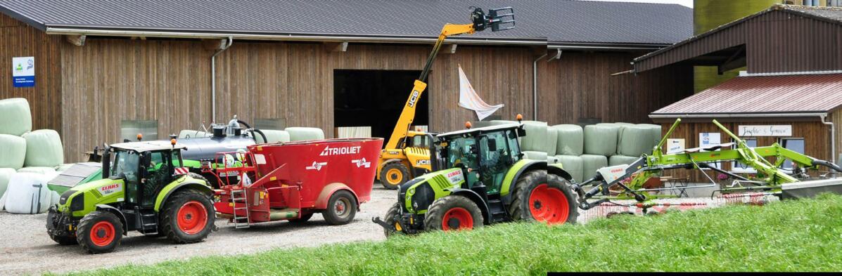 Familie Huber bewirtschaftet einen Betrieb mit Ackerbau, Milchviehwirtschaft, Schweinemast und einem Hofladen.