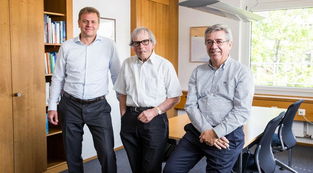 De g. &#xE0; d.: Martin Keller, Pr&#xE9;sident de la Direction depuis 2012,&#xA0;


Ulrich Schlup (1993-2002) et Willy Gehriger (2002-2012).&#xA0;