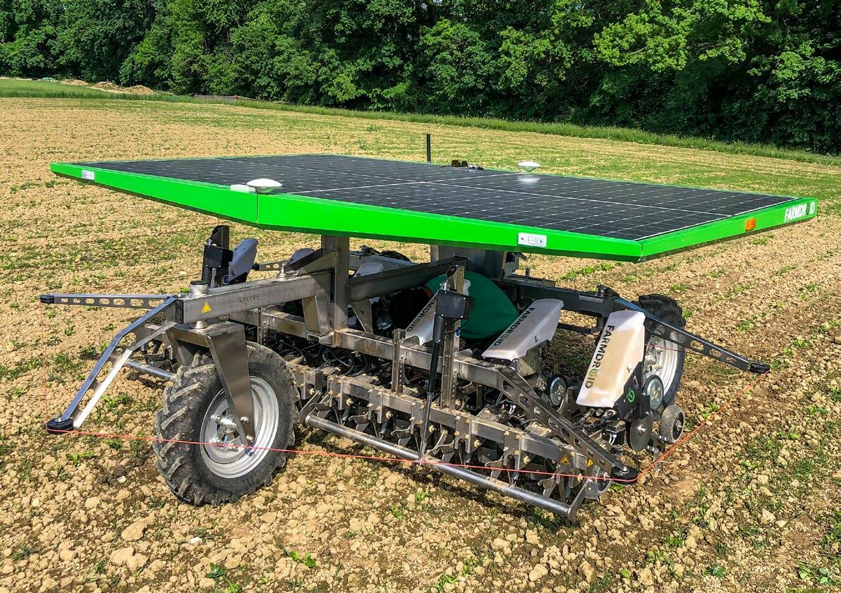 Le Farmdroid FD 20 d’une largeur de travail de 3 m est muni d’une batterie de 2,4 kWh pour système photovoltaïque.