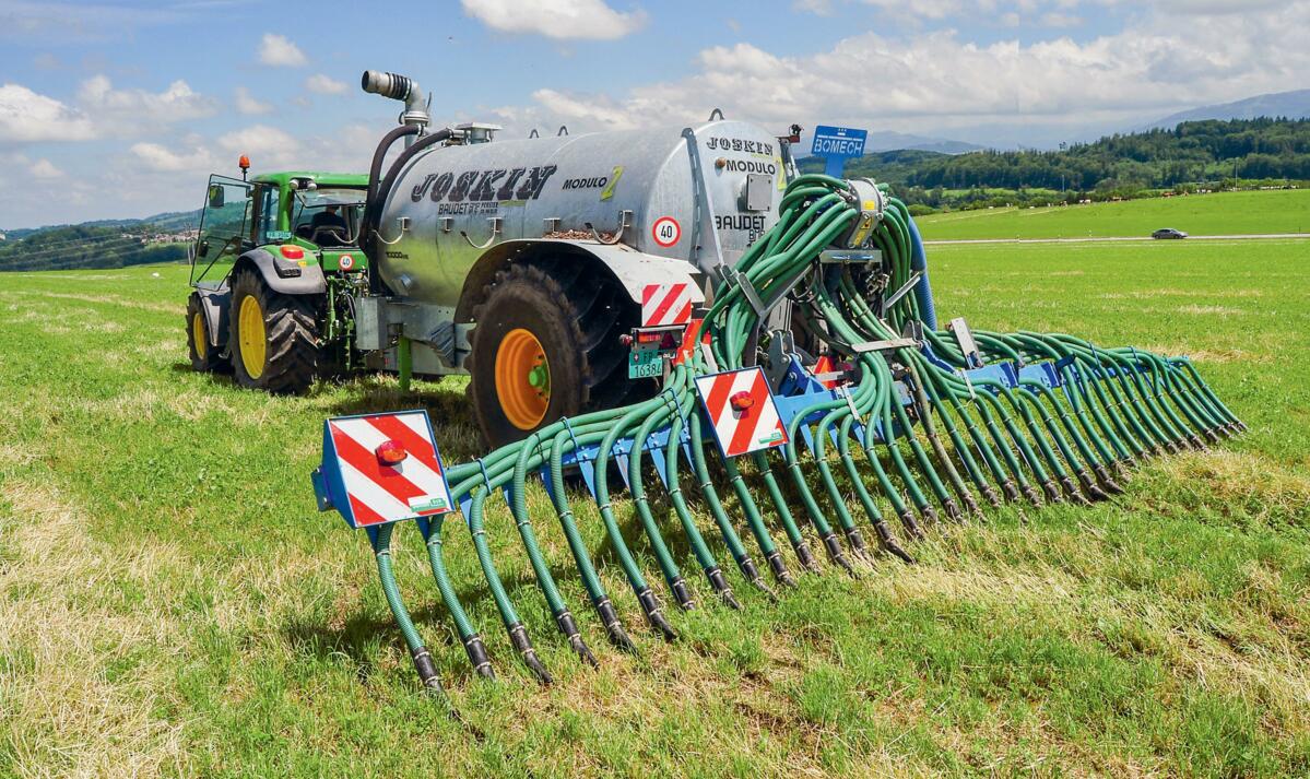 Les pendillards &#xE0; patins ont l&#x2019;avantage de d&#xE9;poser le lisier directement au ras du sol, acc&#xE9;l&#xE9;rant l&#x2019;absorption du lis...