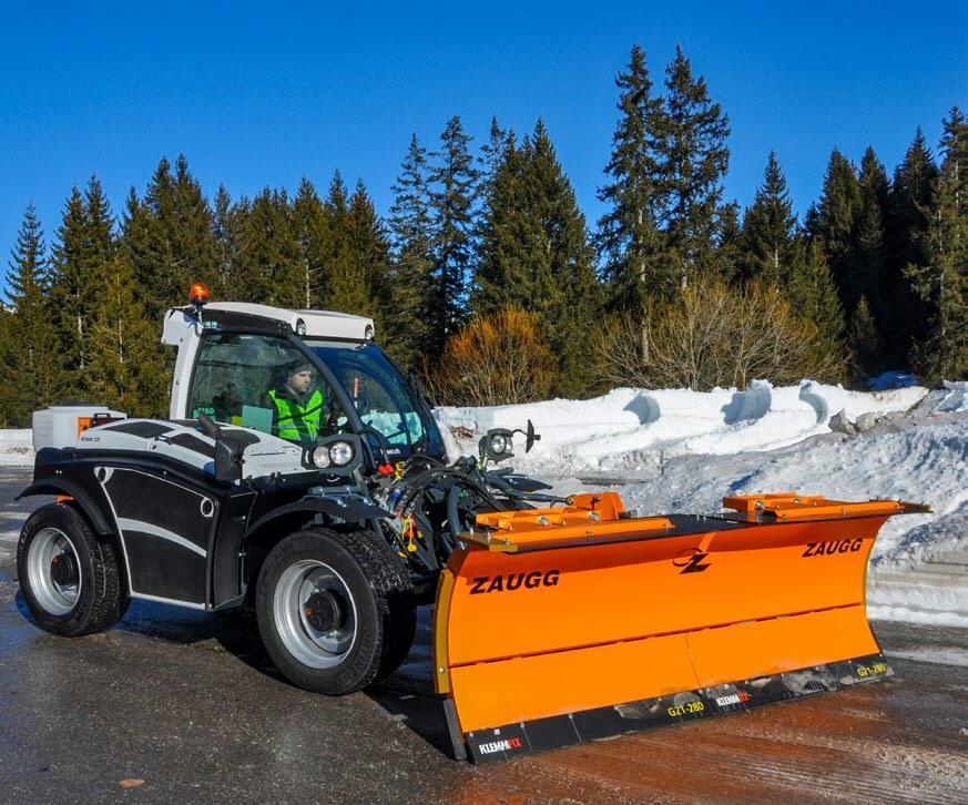 La hauteur de la lame à neige influence directement la visibilité sur l’avant de la machine.