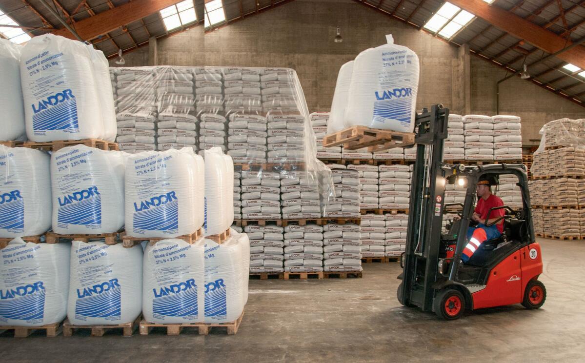 Logistikhalle von Landor am Basler Auhafen.