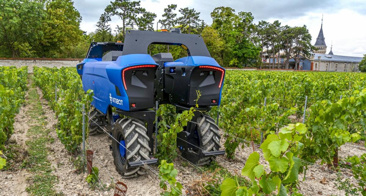 Die H&#xF6;chstgeschwindigkeit betr&#xE4;gt 5,9 km / h bei einer Leistung von 48 kW (65 PS).&#xA0;
