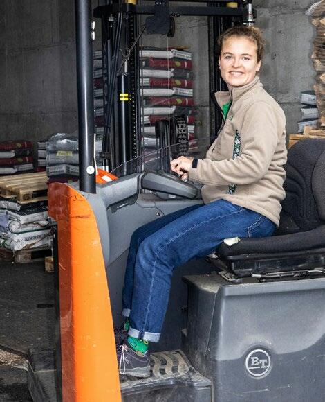 Aline Schmucki hat sich schon als F&#xFC;hrungstrainee bei der fenaco f&#xFC;r &#xAB;en avant&#xBB; engagieren. Mittlerweile ist sie Projektleiterin und...