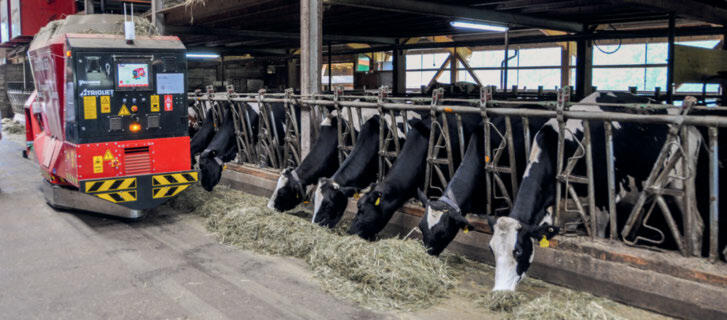 Le robot d’affouragement électrique Triomatic WB2 - 300 réalise une ration sèche à la Ferme des 3C.
