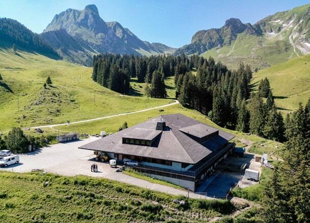 L&#x2019;exploitation d&#x2019;estivage est situ&#xE9;e au milieu du Gantrisch.