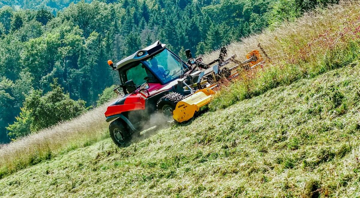 Das Antriebssystem Line Traction verbessert die Bodenhaftung und ersetzt die Differentialsperre. 