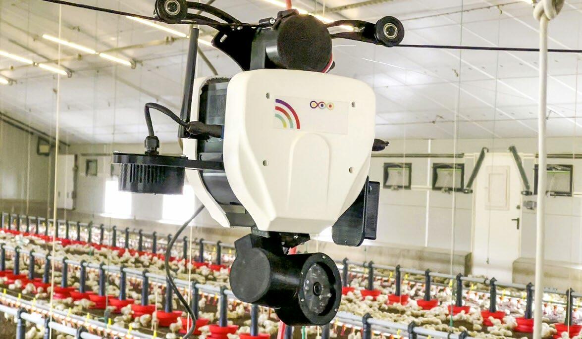 La caméra surveille en continu les installations de production.