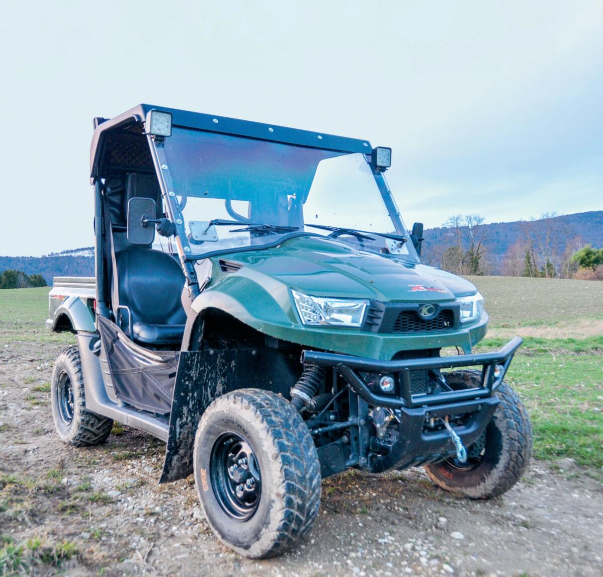 Le SSV Kymco UXV 700i pour transporter un passager et du matériel.