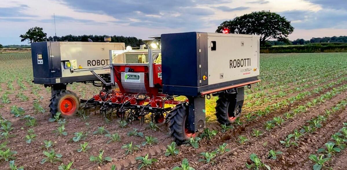 Le porte-outils Robotti p&#xE8;se moins de 3 tonnes pour une largeur de travail jusqu&#x2019;&#xE0; 3 m&#xE8;tres.&#xA0;