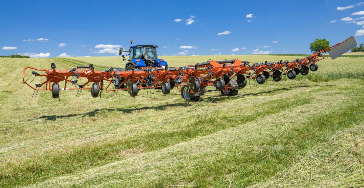 Les faneuses de grande largeur assurent un ramassage propre gr&#xE2;ce &#xE0; la construction du ch&#xE2;ssis et la g&#xE9;om&#xE9;trie des rotors.&#xA0...