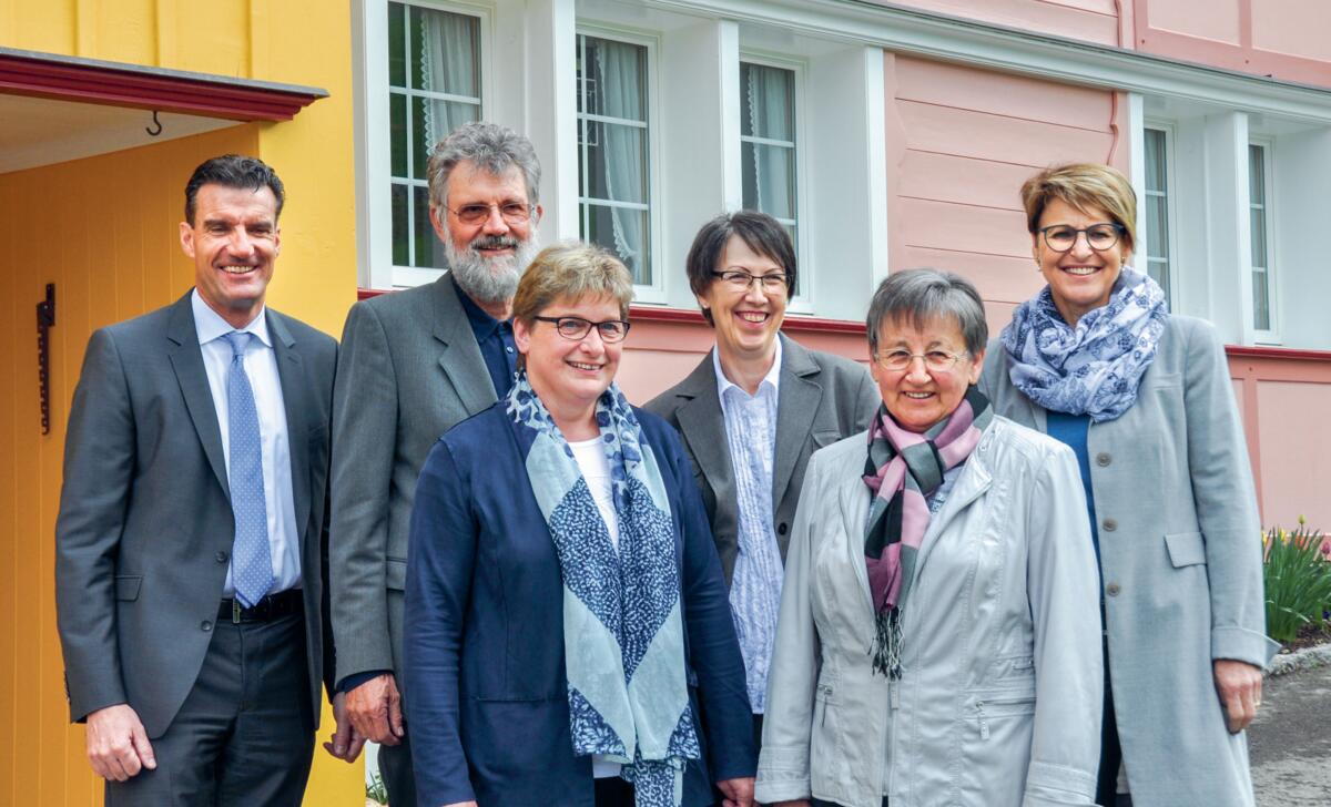 Christian Scharpf, directeur de la Fondation Agrisano; Ueli Tobler, vice-pr&#xE9;sident du Prix Agrisano; de la &#xAB;B&#xE4;uerlicher Sorge-Chratt&#xE4...