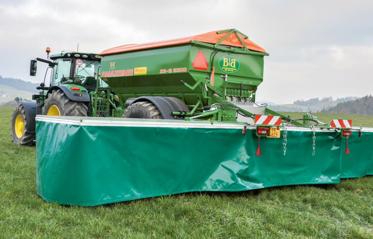 Avec la table d&#x2019;&#xE9;pandage, la largeur de travail atteint 9 m.