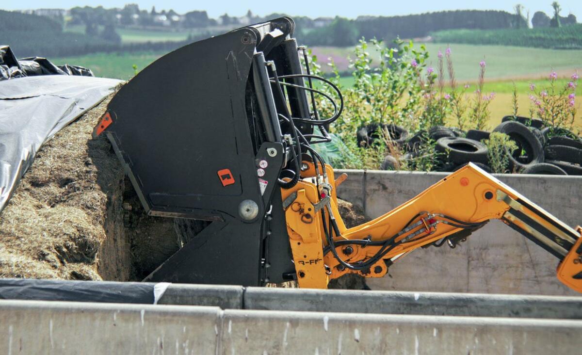Ein sauberer Anschnitt verhindert die problematische Nacherw&#xE4;rmung der Silage.&#xA0;