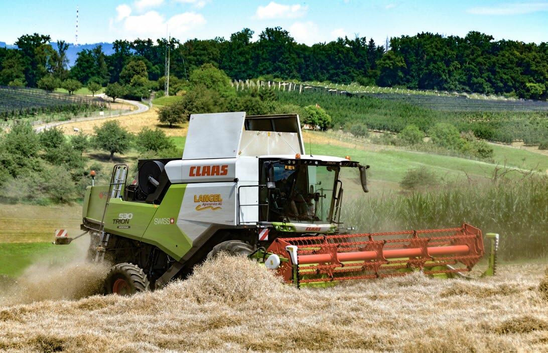Die Claas-Trion-Baureihe verf&#xFC;gt &#xFC;ber zwanzig verschiedene Modelle. Die Montana-Modelle gleichen eine Hangneigung von bis zu 18 Prozent aus.