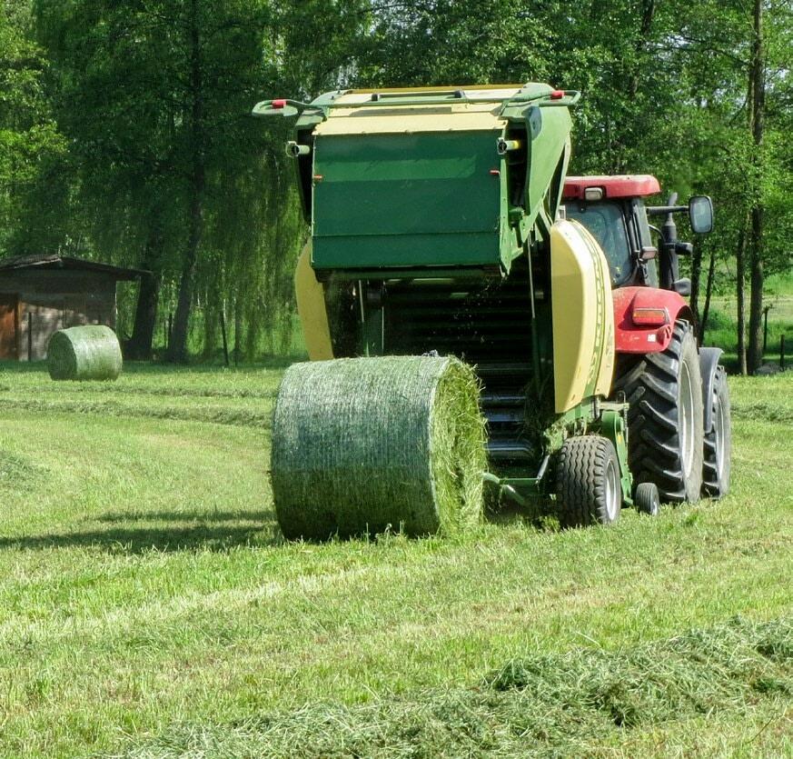 Perfekte Rundballe: Das Netz soll stramm auf der Rolle gewickelt sein.