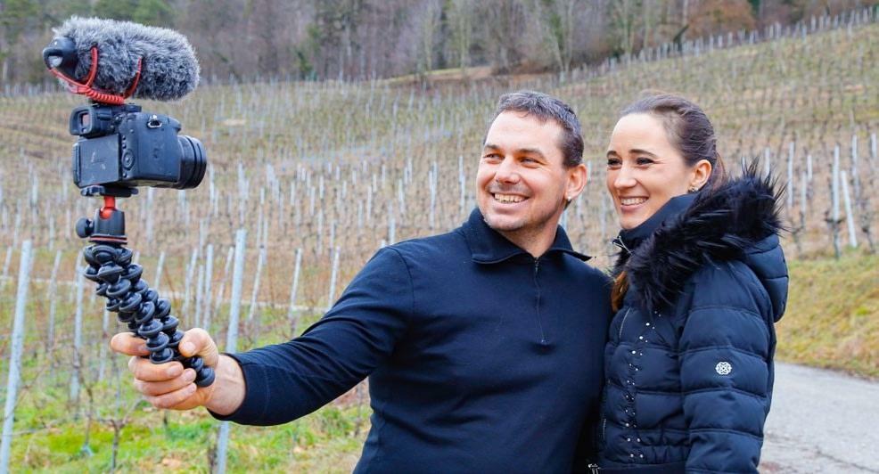 &#xAB; Nous ne montrons pas aux gens comment on ouvre une bouteille de vin mais tout le travail n&#xE9;cessaire jusqu&#x2019;&#xE0; la mise en bouteille...