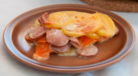 Kartoffel-Cervelat-Gratin