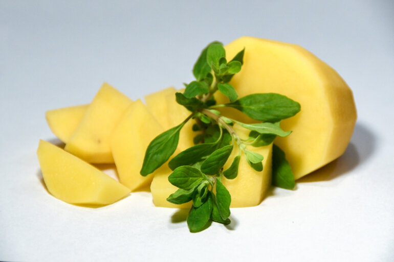 Soup de pommes de terre à la marjolaine