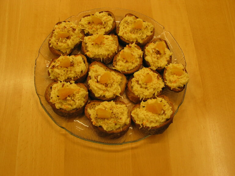 Sellerie auf Vollkornbrot