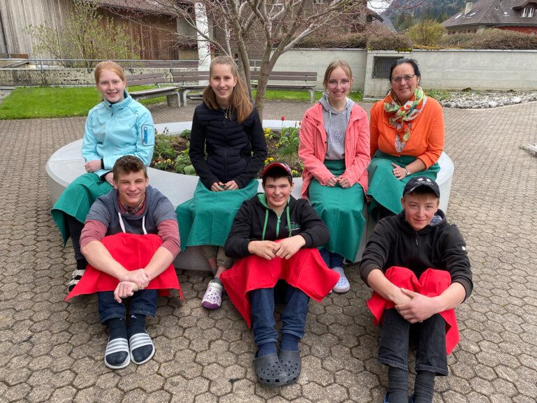 Vanessa, Fiona, Nicole, Dario, Silvan und Patrick WAH-Klasse Flühli