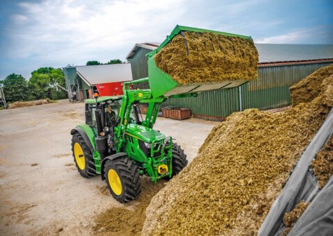 04_New 6M tractor series - powerful_fast_intuitive