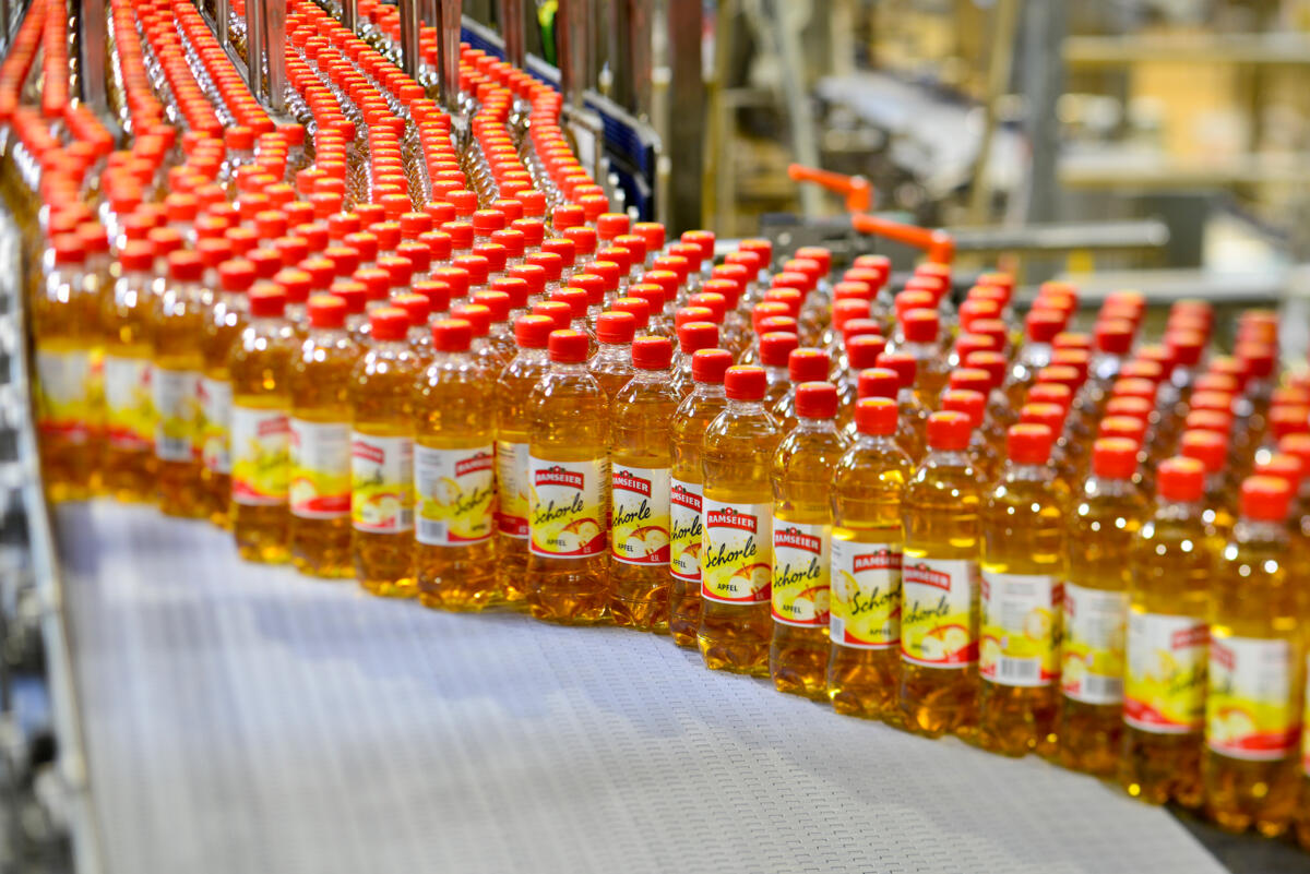 Au début de l'année, une nouvelle ligne de remplissage PET a été mise en service à l'usine de Sursee. Cette installation moderne permet à la société Ram...