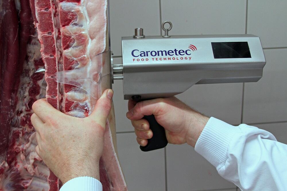 Le Fat-O-Meater (FOM) est un appareil de mesure autorisé en Suisse pour déterminer la proportion de viande maigre chez les porcs. Une sonde pénétrante p...