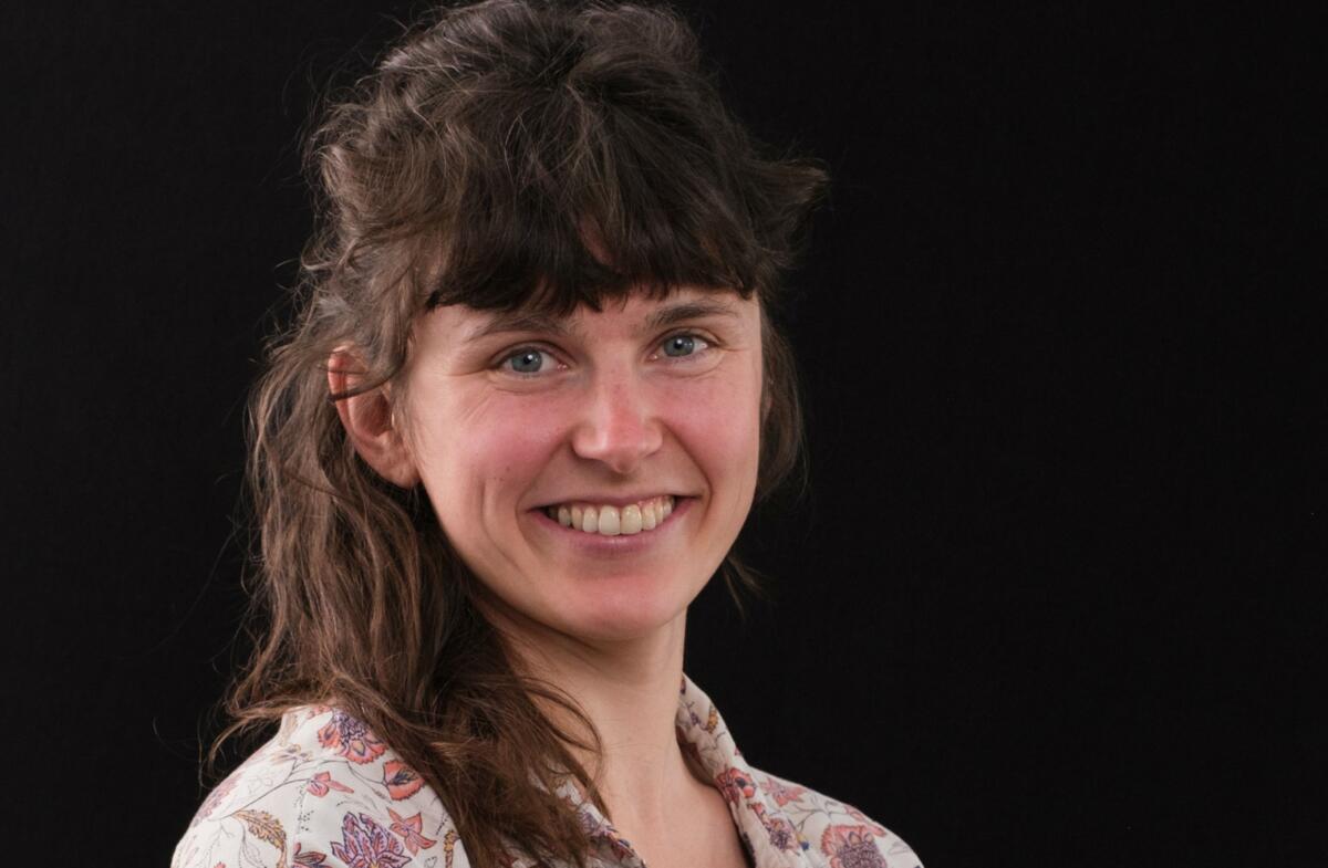 Delphine Piccot, responsable du point de contact pour la remise extrafamiliale de fermes à l’Association des petits paysans