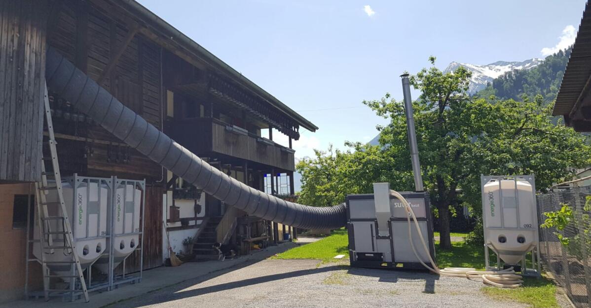 Sicher und schnell: Heutrocknung mit mobiler Pelletheizung