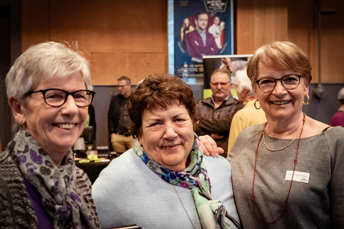 Anne-Marie Trümpi mit zwei Rezeptbäuerinnen