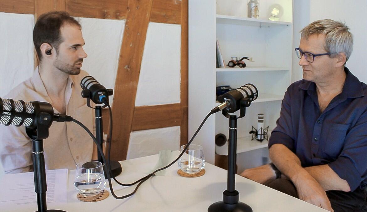 Jörg Büchi im Gespräch mit Landwirt Hansruedi Bösch