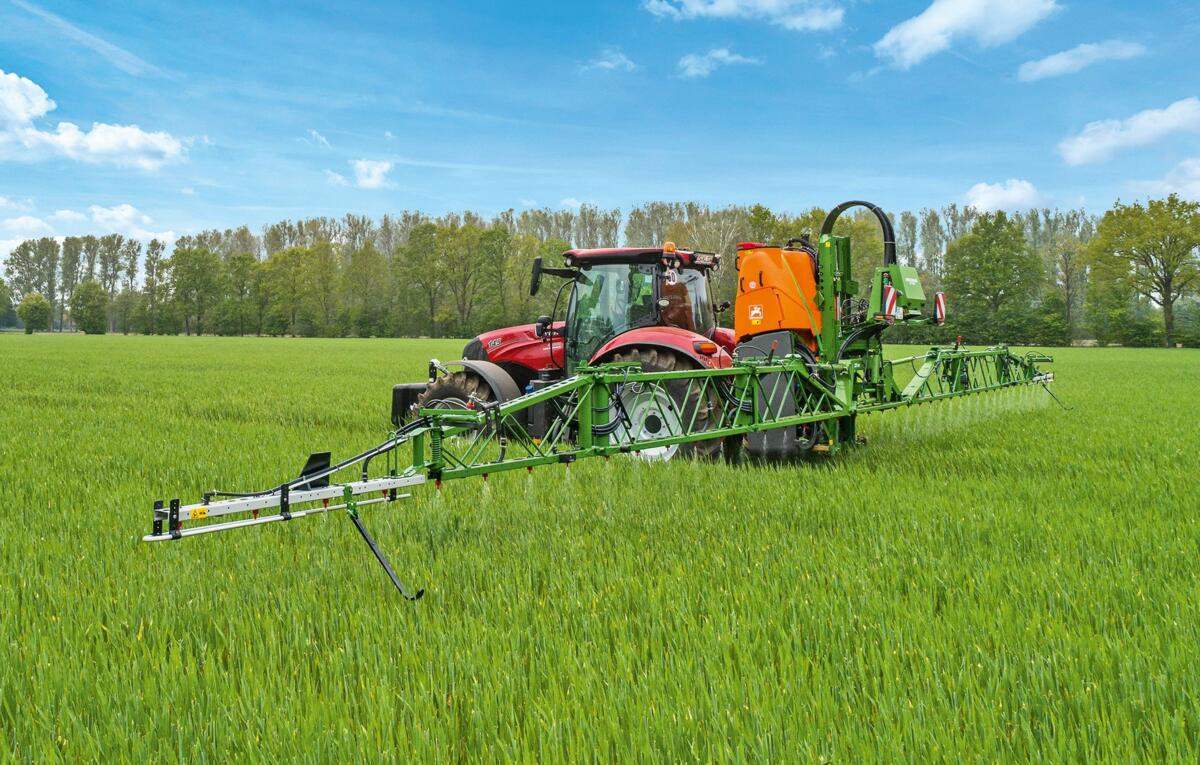 Neue Anbauspritzen UF 1002 und UF 1302