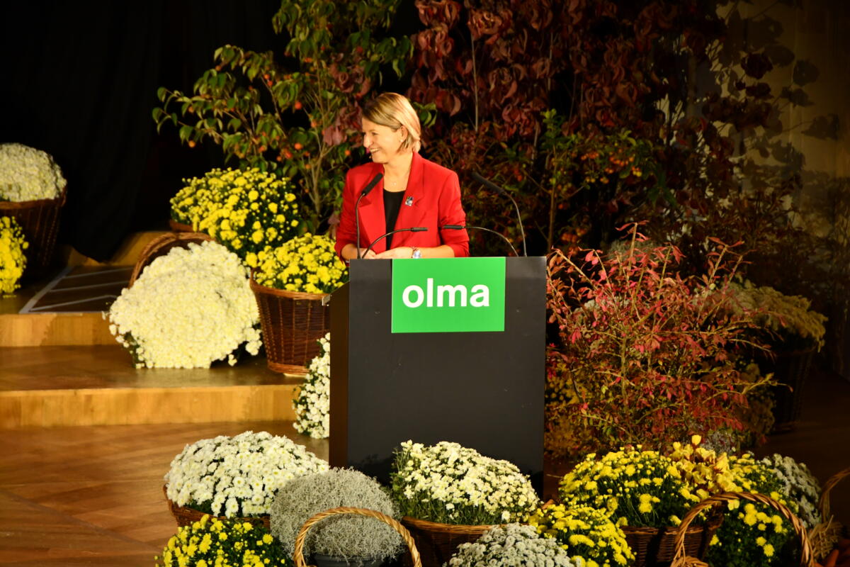 CEO der OLMA Messen St. Gallen, Christine Bolt, eröffnet die Feierlichkeiten in der Tonhalle St. Gallen.