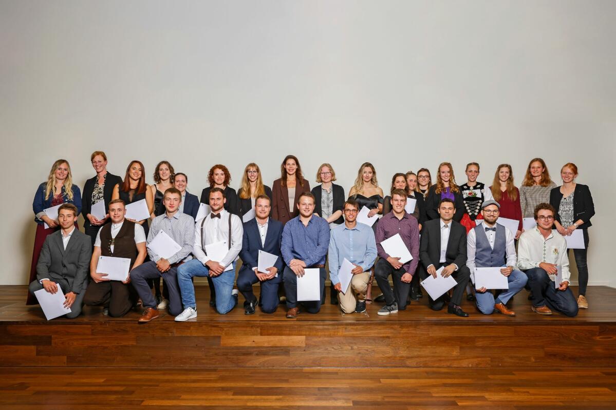 Les diplômé-e-s en agronomie (orientation en «Sciences animales») posent pour une photo.