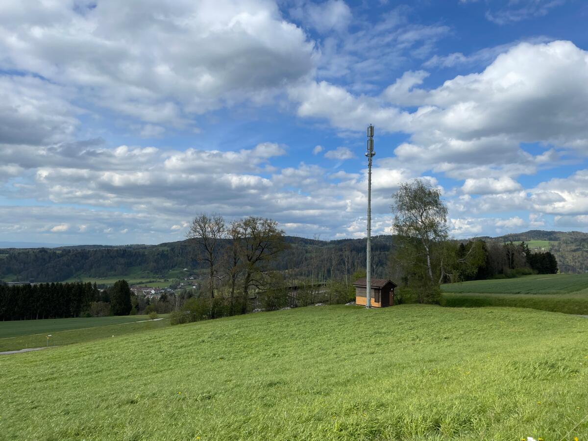 Mobilfunkanlagen ausserhalb der Bauzone gelten als nicht zonenkonform. Sie können nur ausnahmsweise bewilligt werden, wenn die Standortgebundenheit (Art...