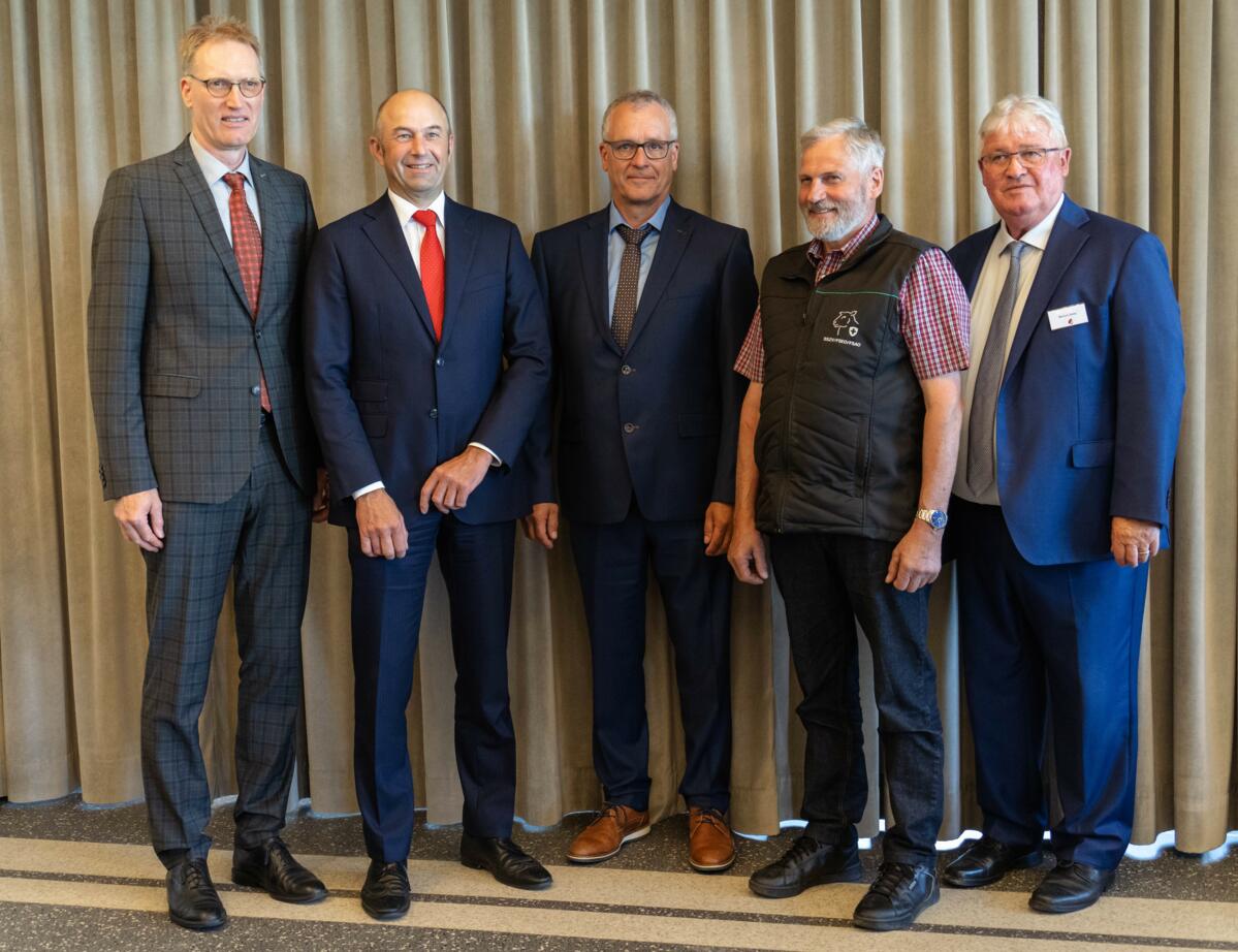 Heinrich Bucher (Directeur Proviande), Peter Hinder (Micarna SA, Courtepin en tant que représentant des utilisateurs), Adrian Waldvogel (nouveau vice-pr...