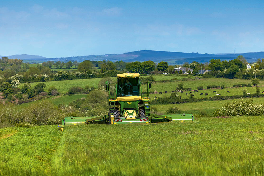 Déport latéral asservi à la pente sur la Krone Big M