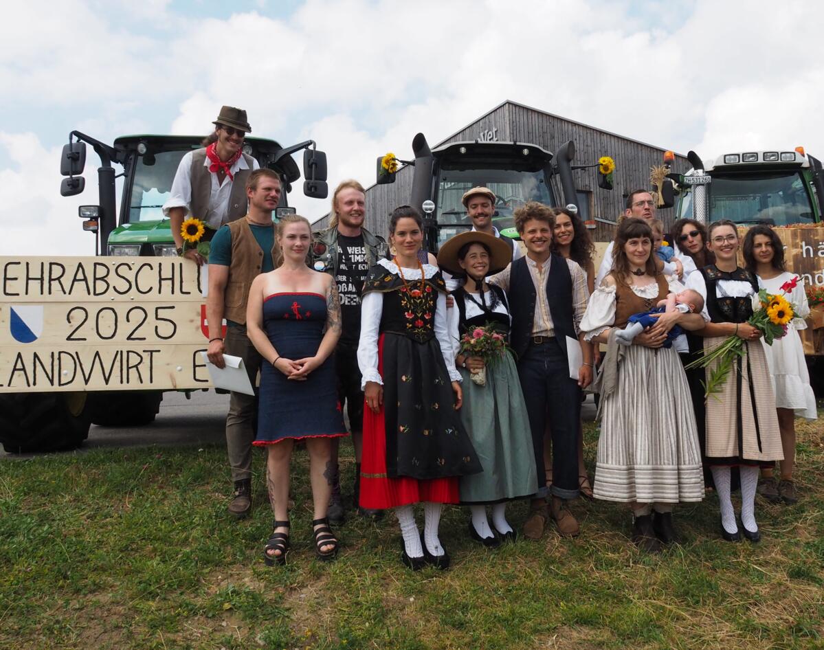 Absolventinnen und Absolventen der bio-dynamischen Ausbildung Rheinau ZH.