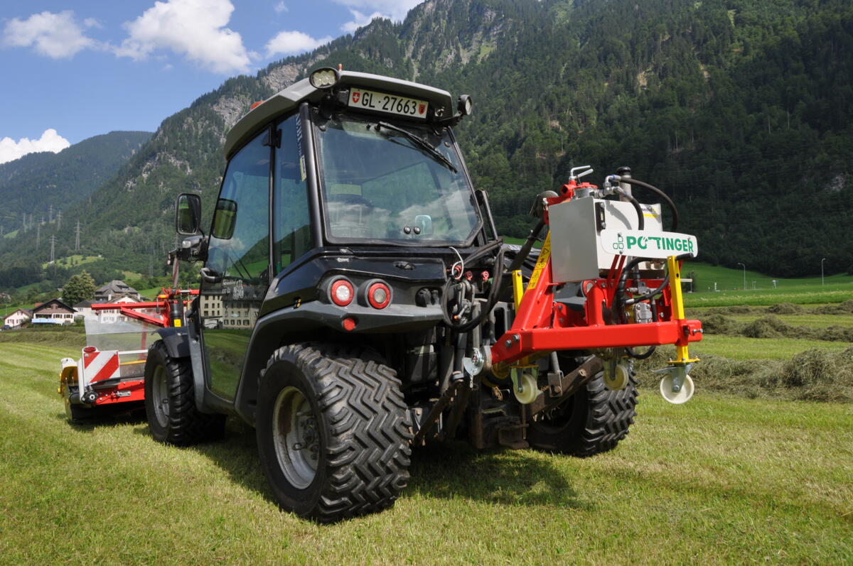 Ein unabhängiges Hydrauliksystem, das am Heckhubwerk angebracht ist, verhindert das Vermischen von Öl wenn der Mergento mit einem anderen Traktor verwen...