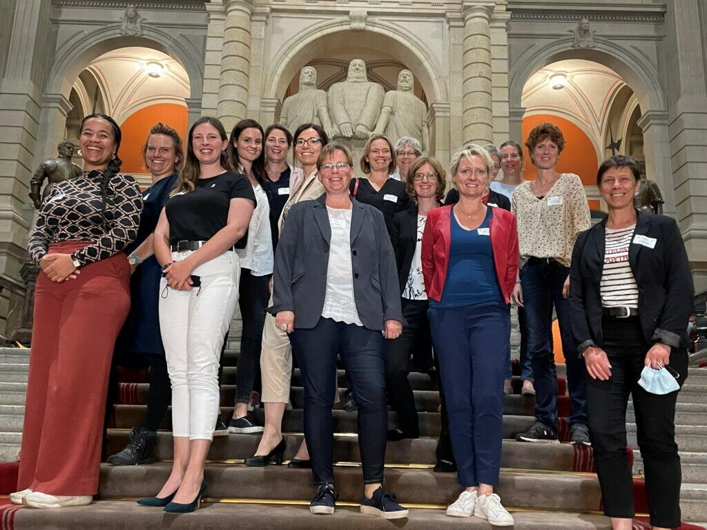 Anlässlich der Frauensession 2021 hat der SBLV die Kommission für Landwirtschaft übernommen. Dabei wirken 15 gewählte Frauen mit, unter ihnen auch Bäuer...