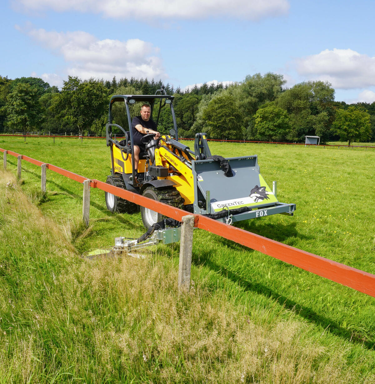 Neuer hydraulischer Zaunmäher RI 82 