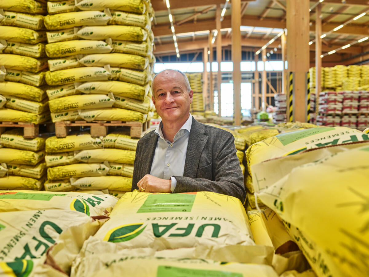 « Nous veillons à ce que les agriculteurs reçoivent leurs marchandises exactement au moment où ils en ont besoin », explique Heinz Mollet, chef de la di...
